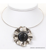collier corole noir