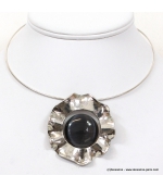 collier corole noir